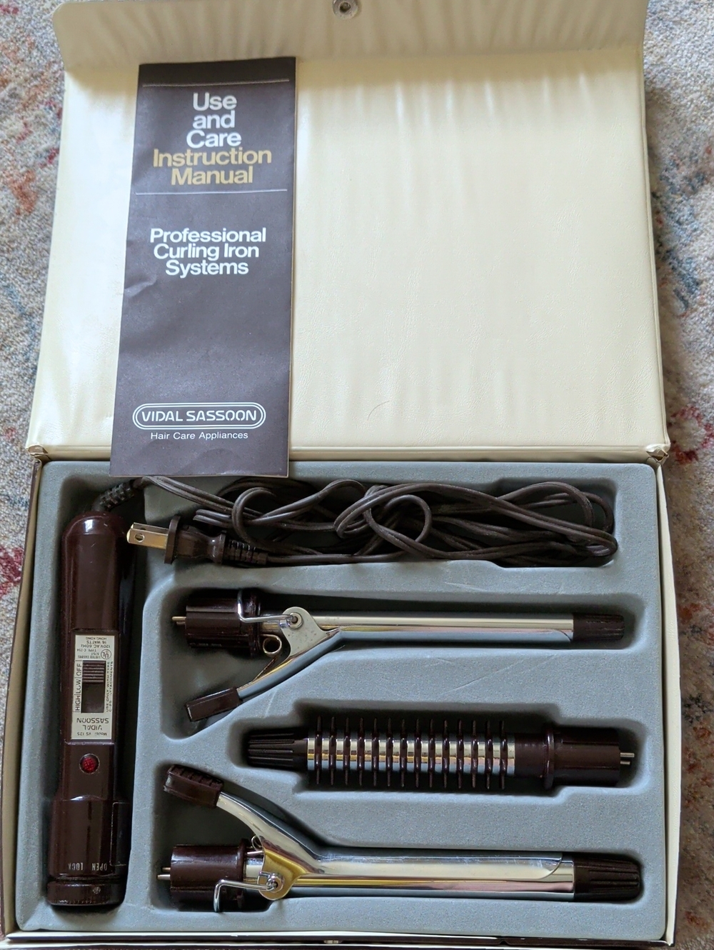 Vintage Vidal Sassoon Grooming Curling Iron Set – Brown